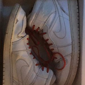 I’m selling Nike Jordan 1 All white